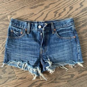 Levi’s 501 Shorts - Size 25